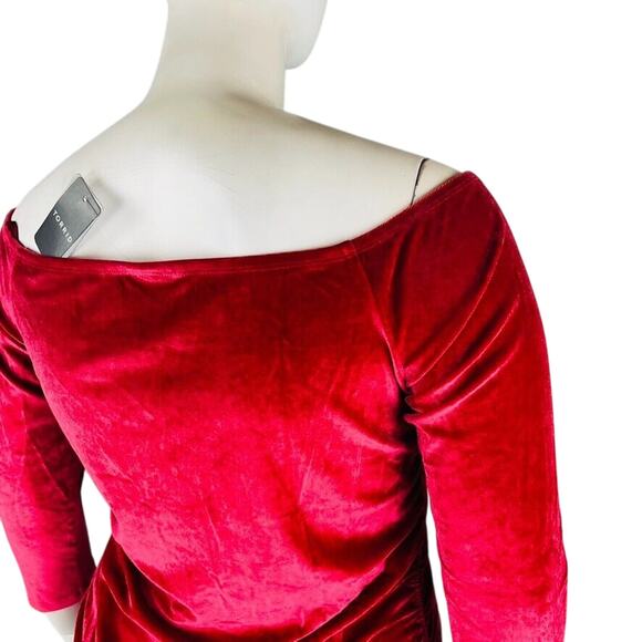 New Torrid Woman Sz 1X 1 Red Velvet Shirred Front Off Shoulder Top Stretch NWT - Picture 8 of 9